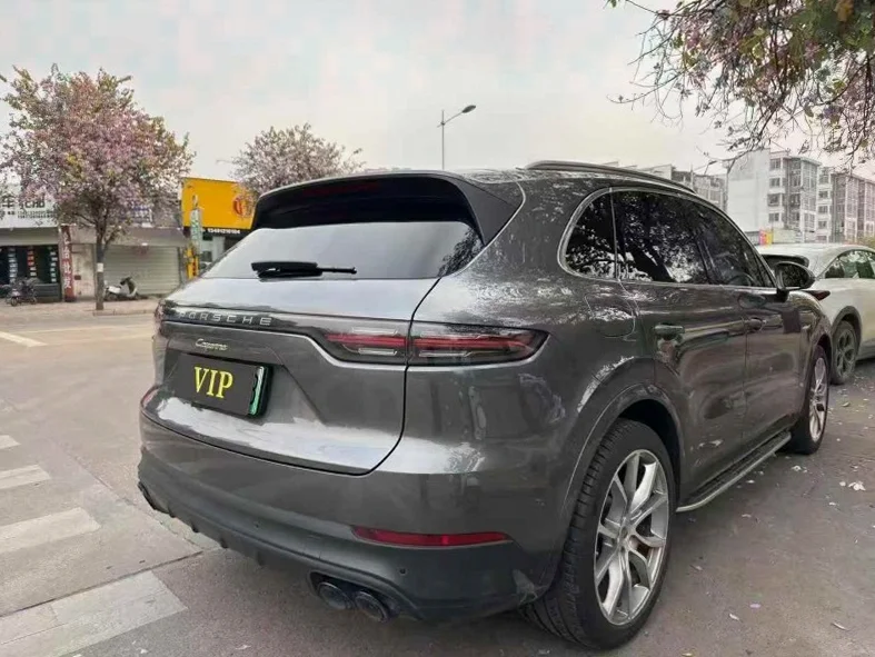 保时捷卡宴 内饰后排