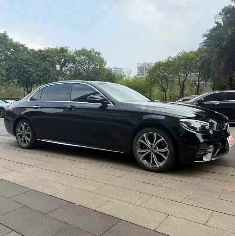 奔驰E 正面外观二