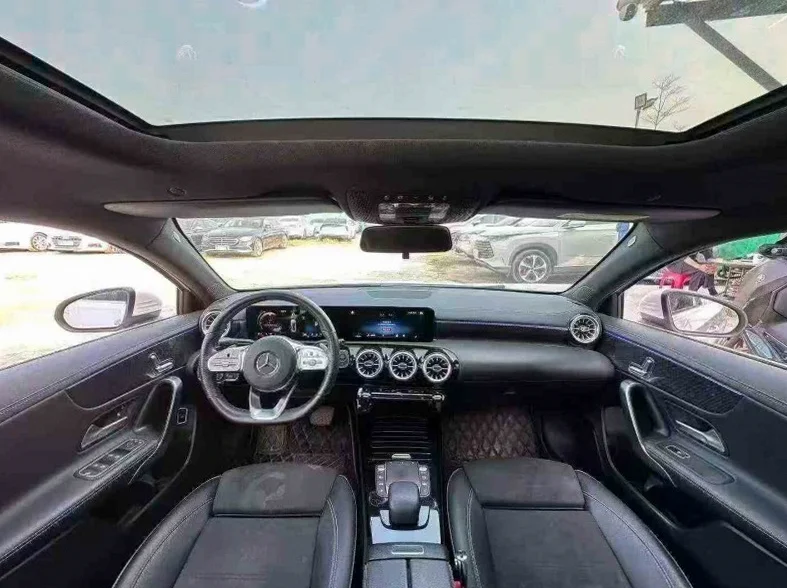 奔驰A 后面外观二