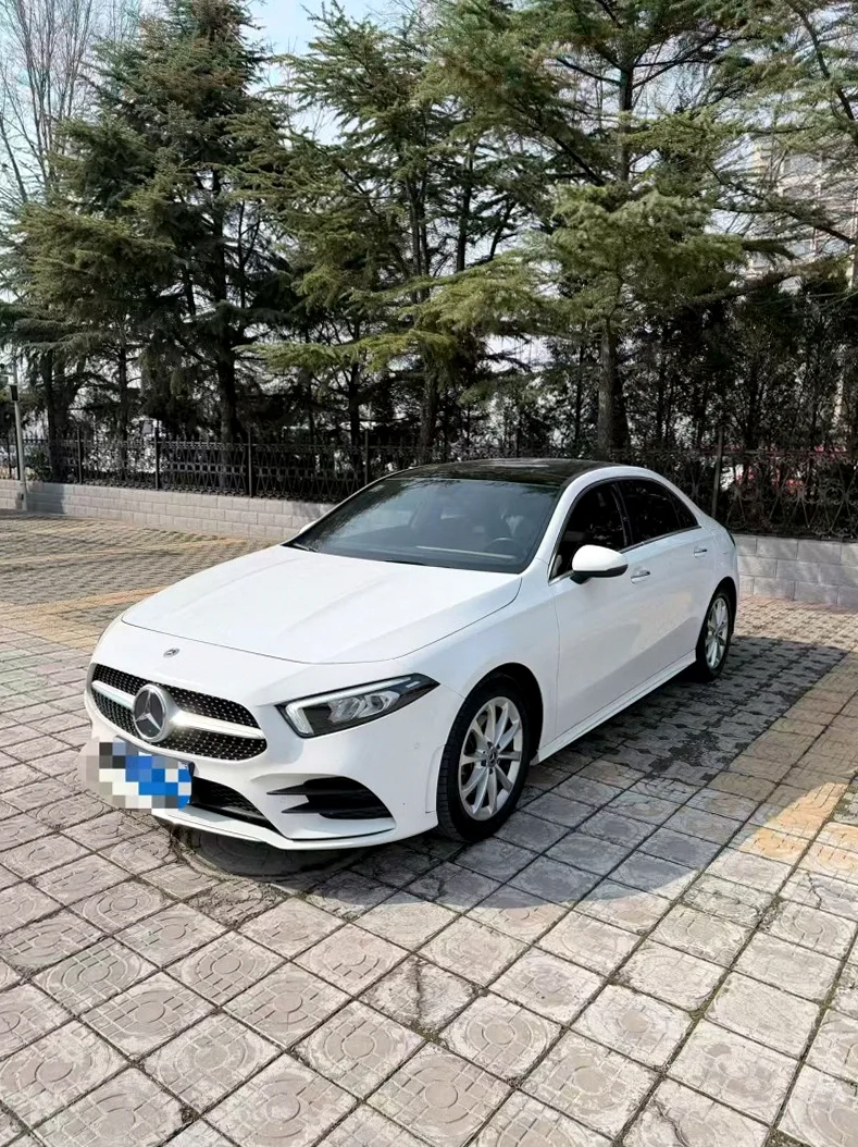 奔驰A 后面外观二