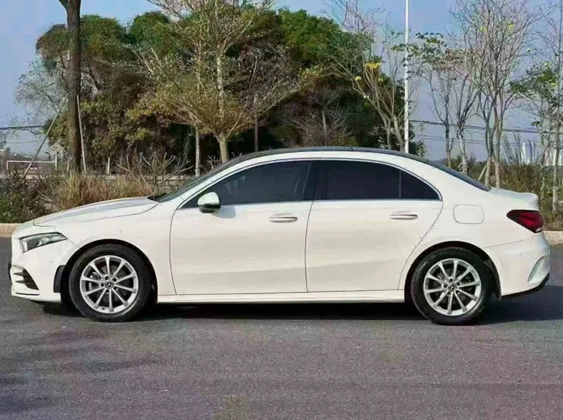 奔驰A 正面外观三