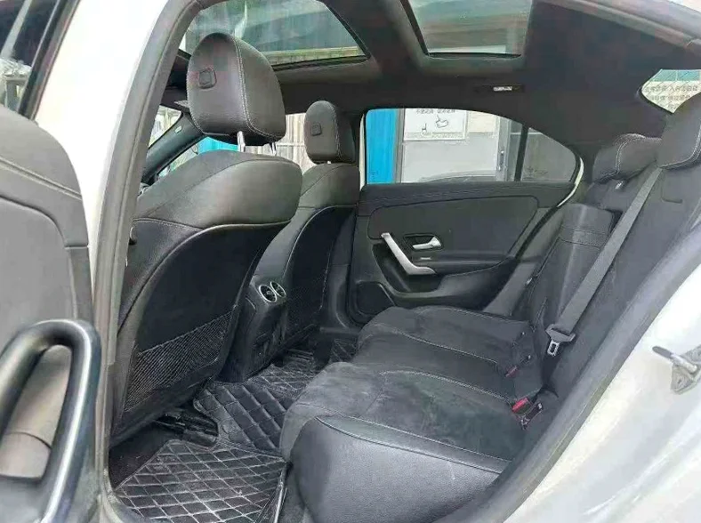 奔驰A 后面外观三