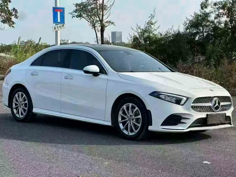 奔驰A 正面外观二
