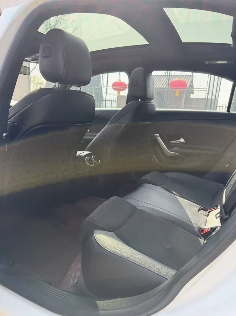 奔驰A 后面外观三