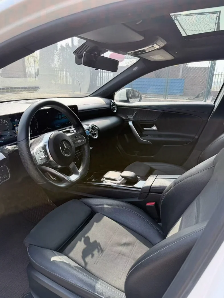 奔驰A 内饰前排