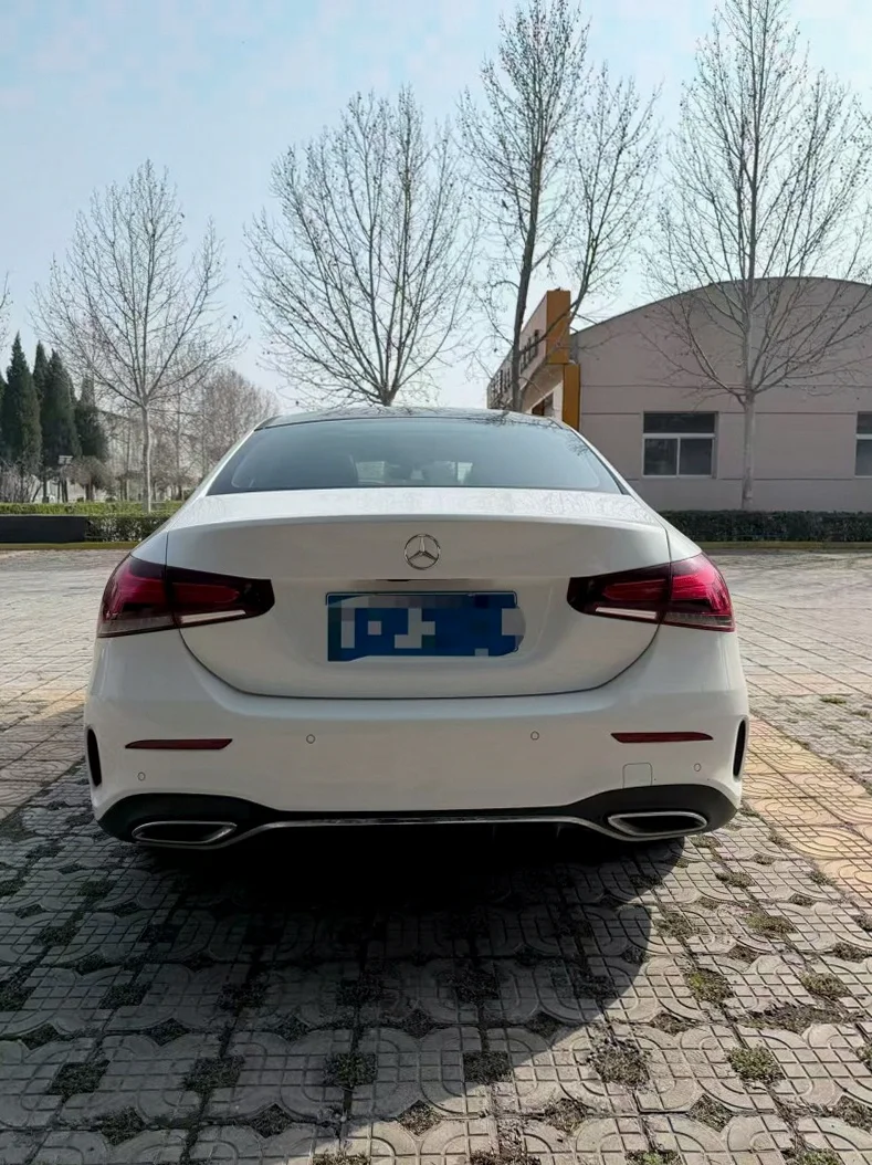 奔驰A 内饰后排