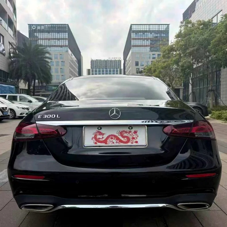 奔驰E 内饰后排