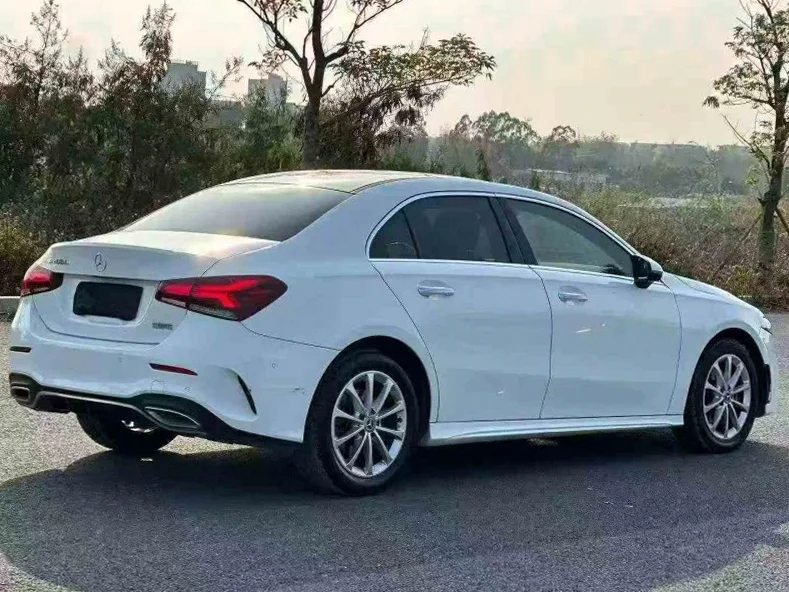 奔驰A 内饰后排