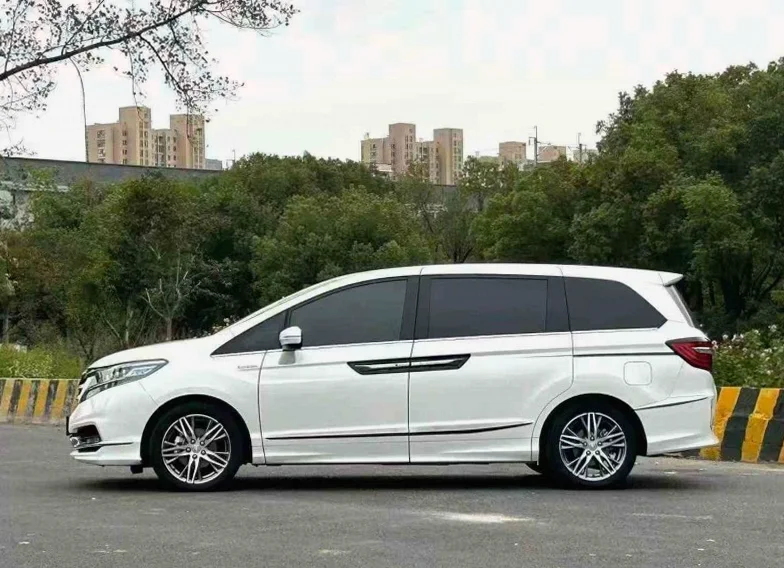 本田艾力绅 内饰前排