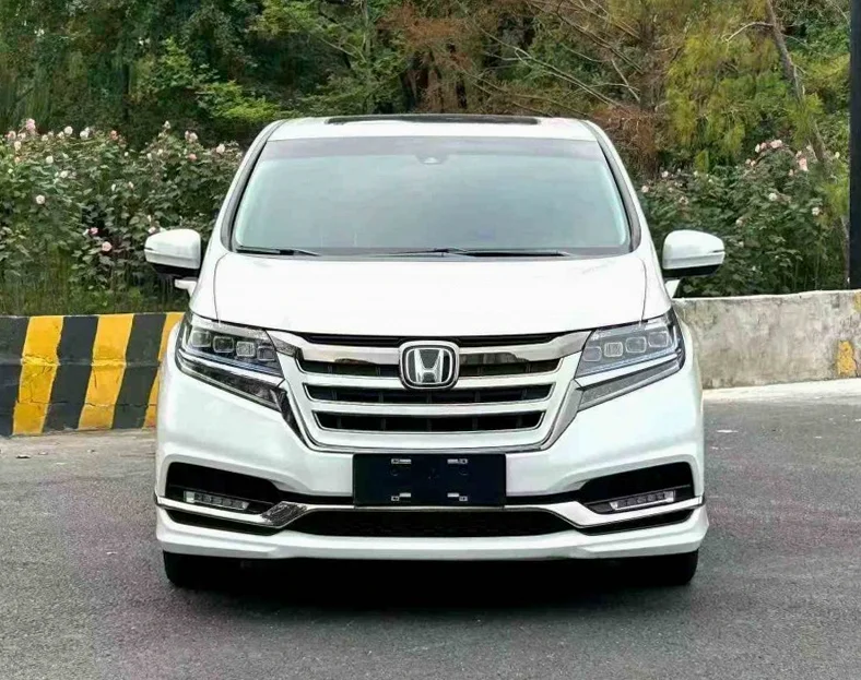 本田艾力绅 正面外观二