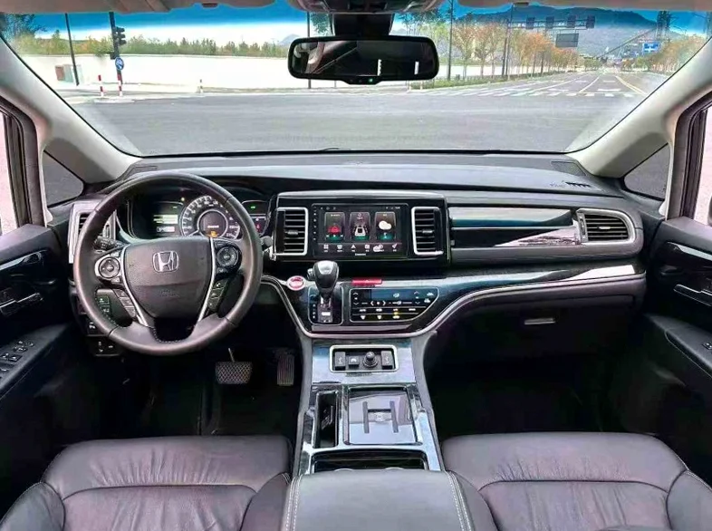 本田艾力绅 后面外观一