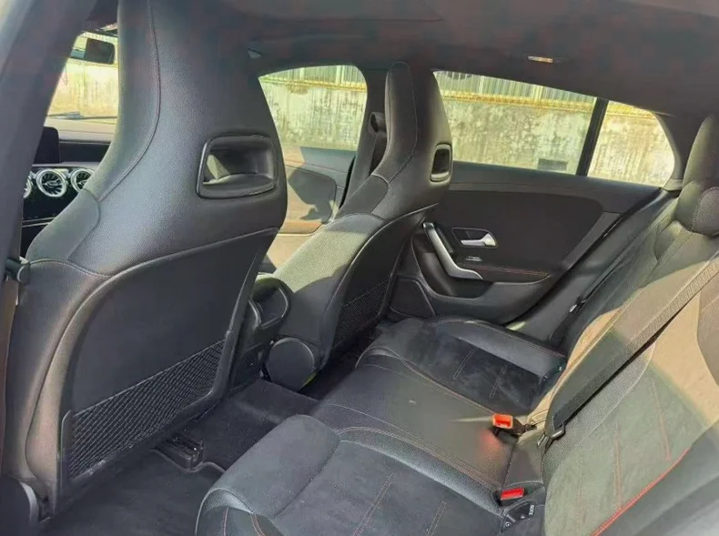 奔驰CLA 后面外观二