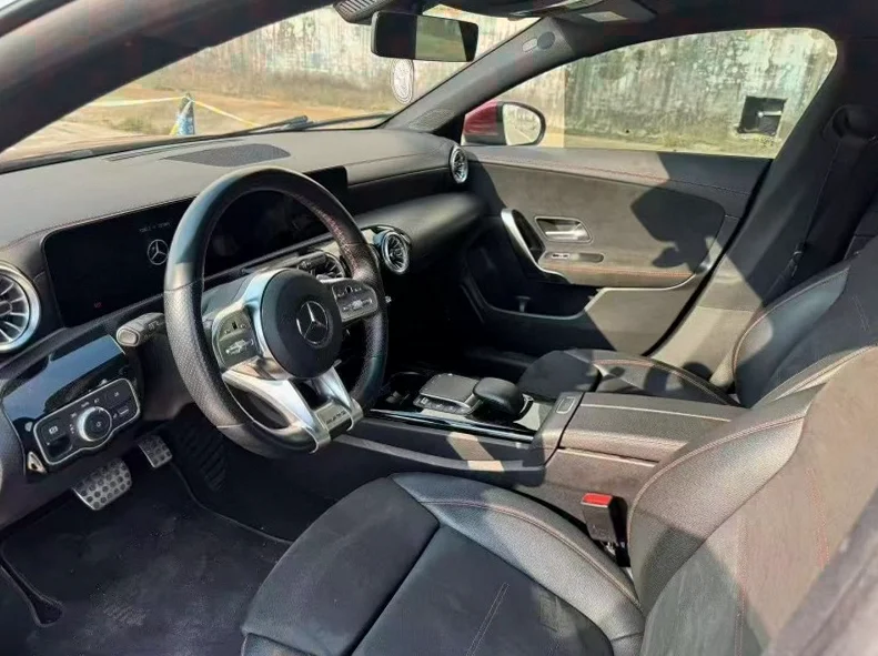 奔驰CLA 后面外观一