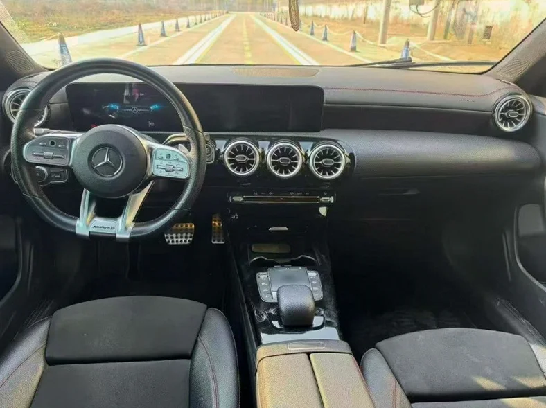 奔驰CLA 后面外观三