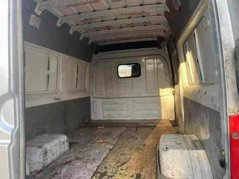 福田图雅诺 后面外观一