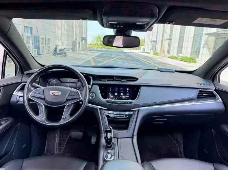 凯迪拉克XT5 内饰前排