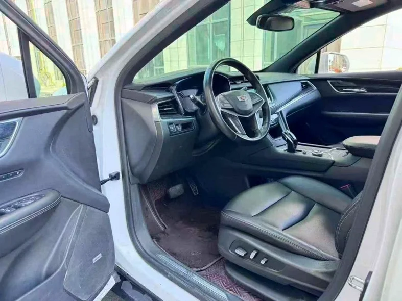 凯迪拉克XT5 后面外观一