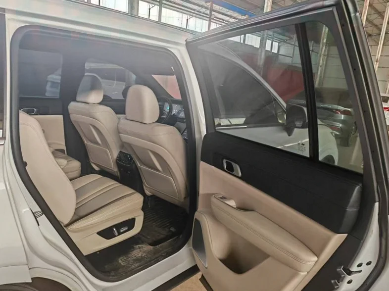 理想ONE 内饰后排