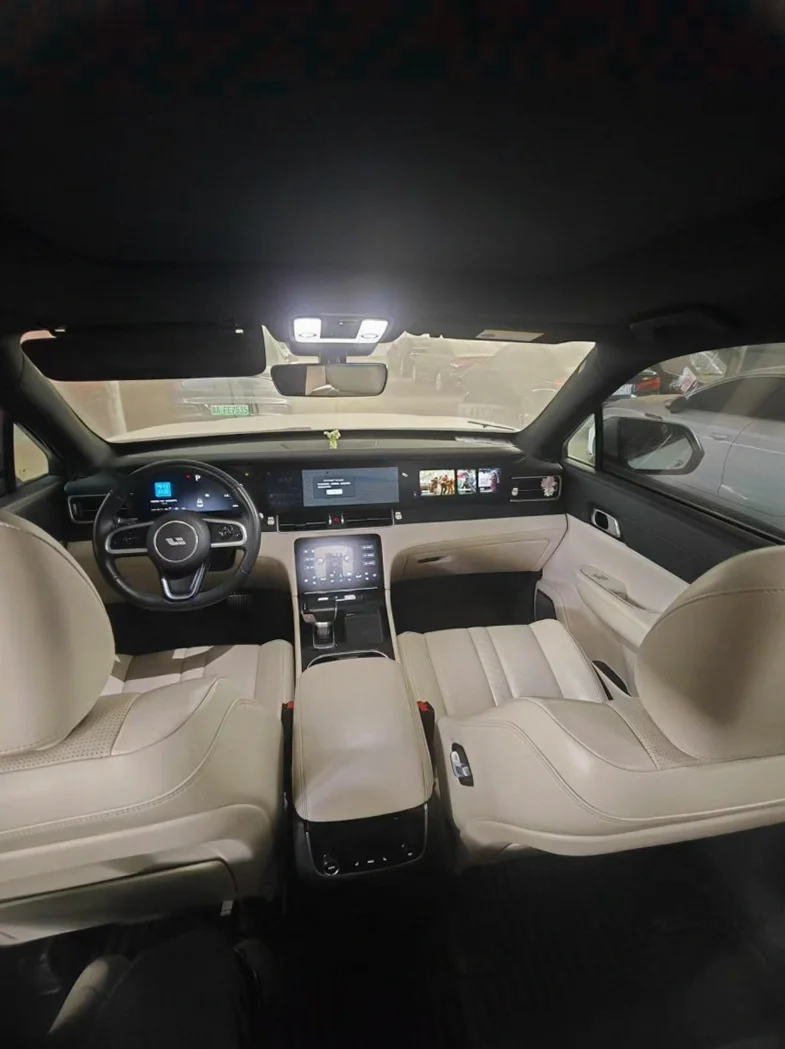 理想ONE 内饰前排