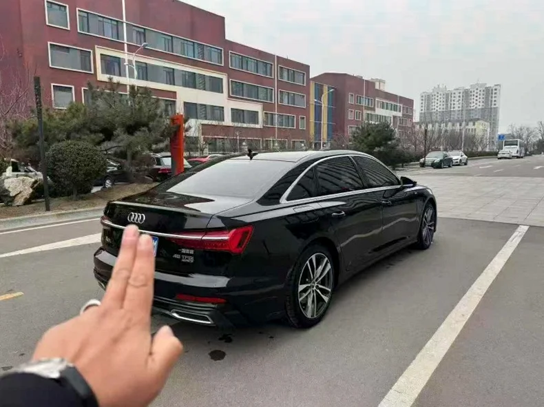 奥迪A6L 内饰后排