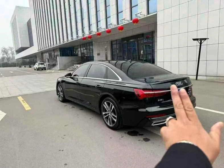 奥迪A6L 内饰前排