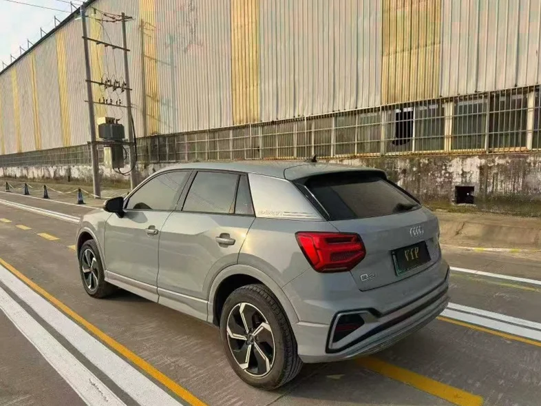 奥迪Q2 内饰前排