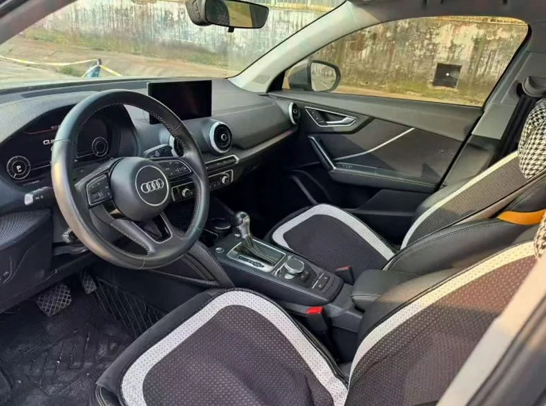 奥迪Q2 后面外观一