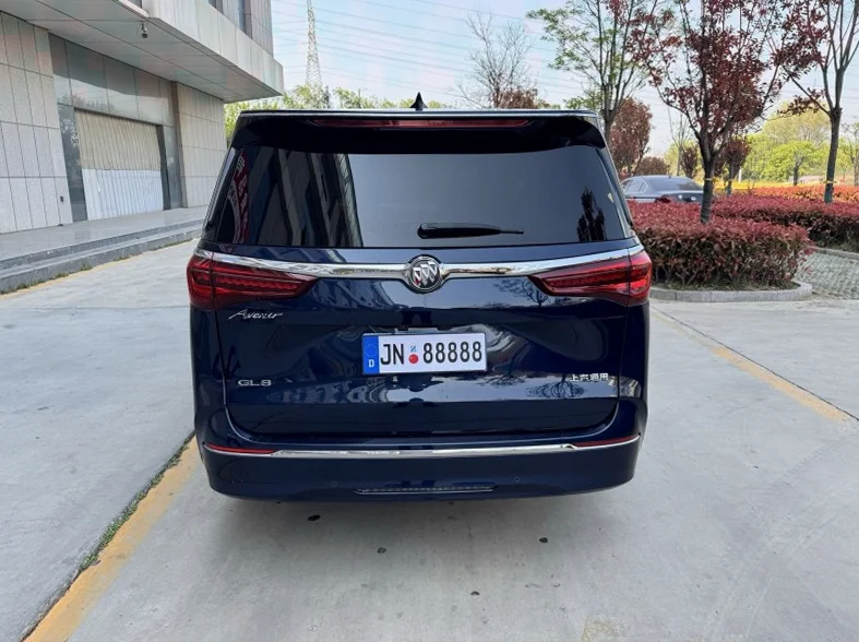 别克GL8 驾驶室
