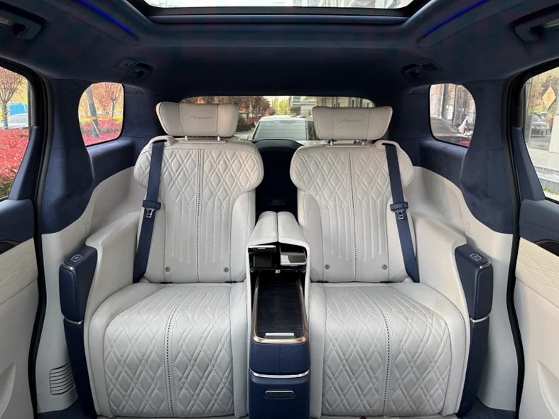 别克GL8 内饰前排