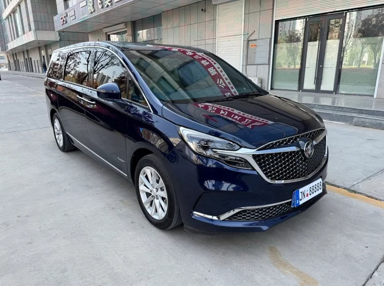 别克GL8 正面外观二