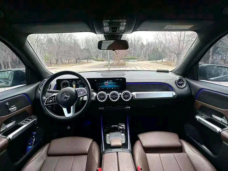 奔驰GLB 后面外观一