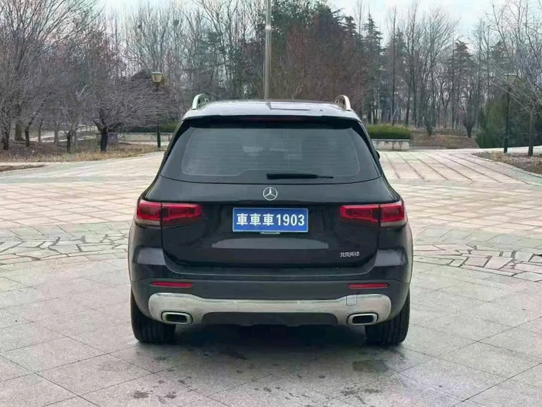 奔驰GLB 驾驶室