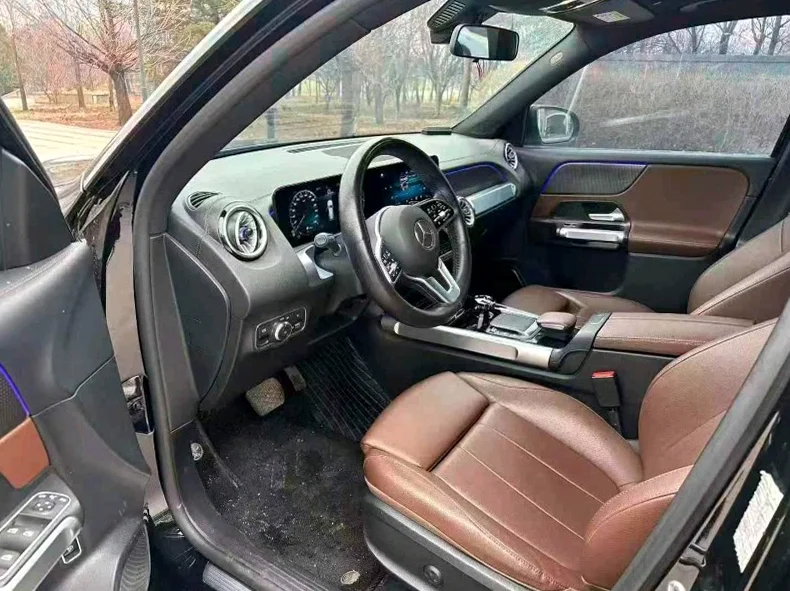 奔驰GLB 后面外观三