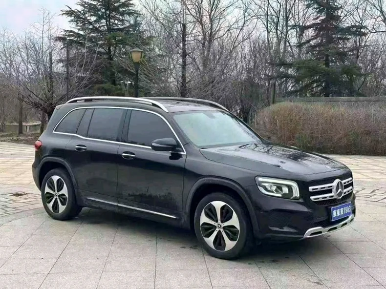 奔驰GLB 正面外观二