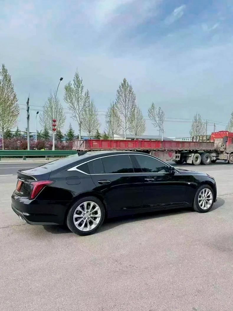 凯迪拉克CT5 内饰后排