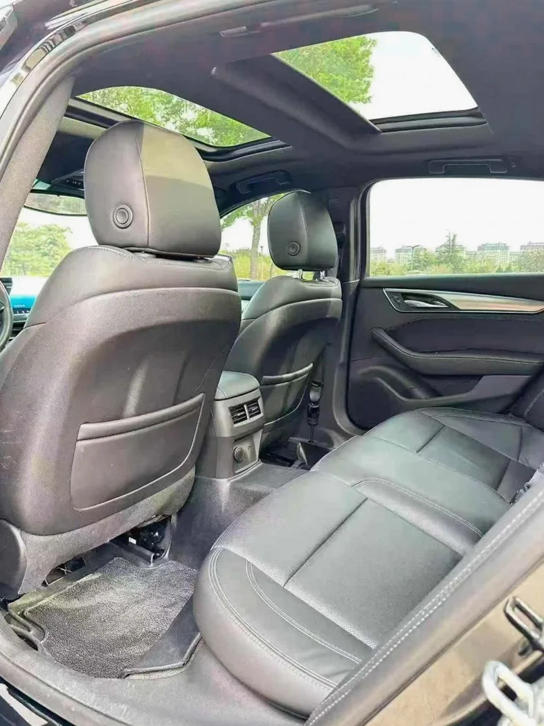 凯迪拉克CT5 后面外观一