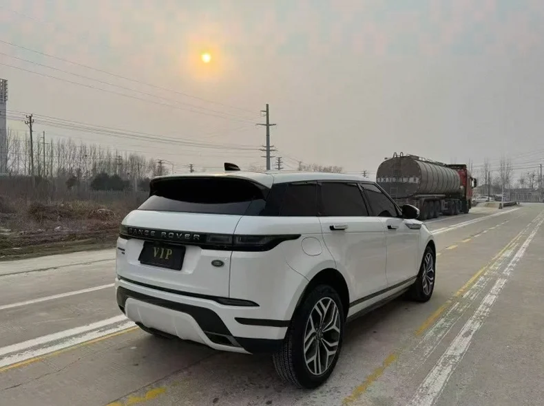 路虎极光 内饰后排