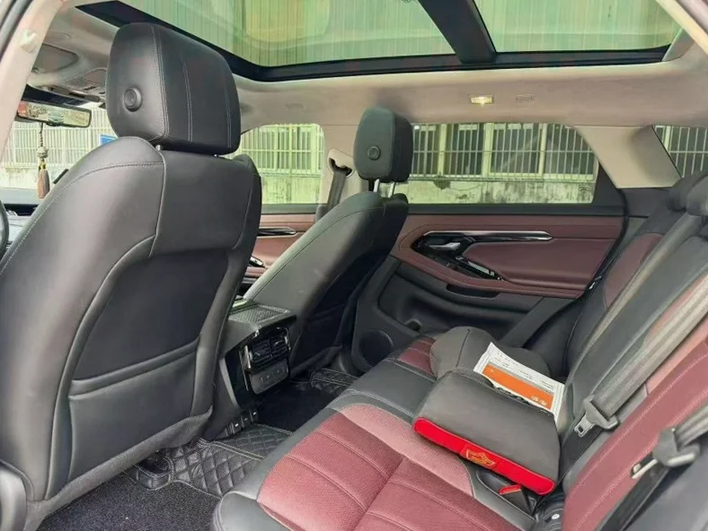 路虎极光 后面外观二