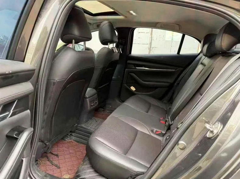 马自达昂克赛拉 后面外观一