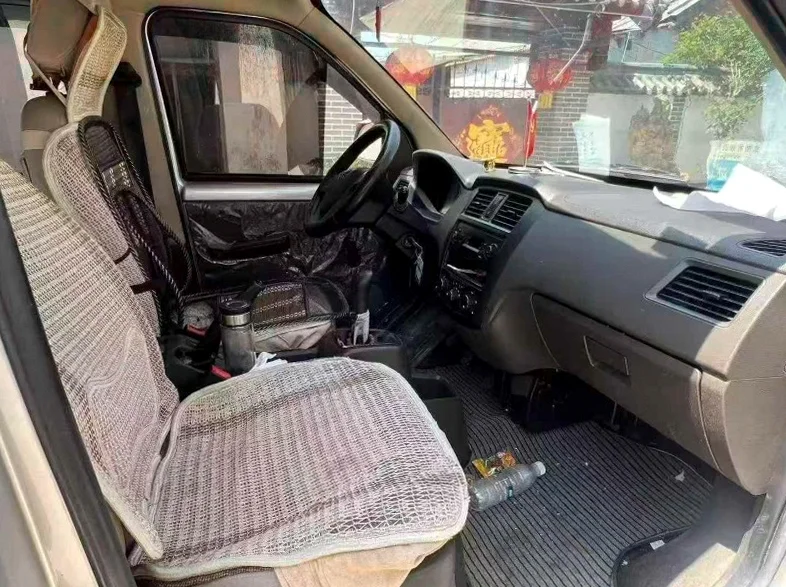 五菱汽车荣光 后面外观二