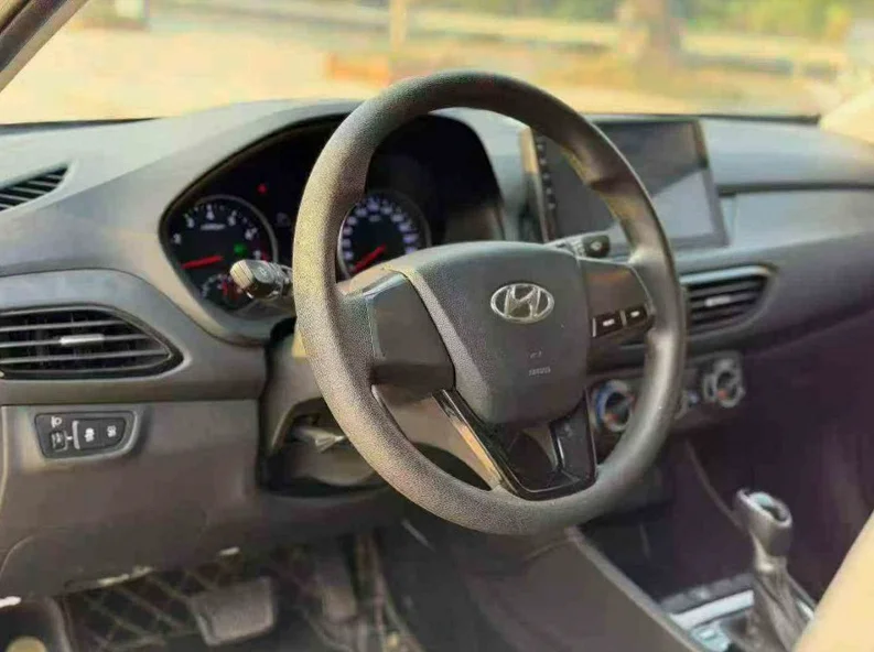 现代悦动 后面外观一