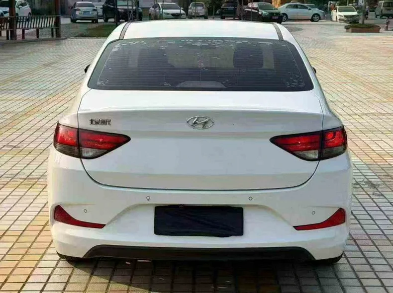 现代悦动 驾驶室