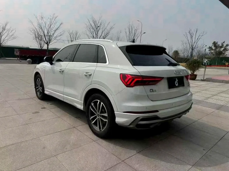 奥迪Q3 内饰前排