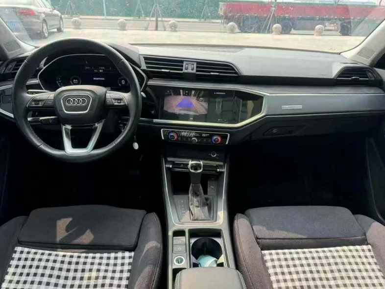 奥迪Q3 后面外观三