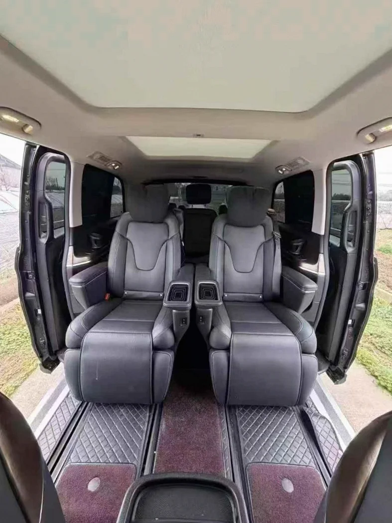 奔驰V 后面外观三