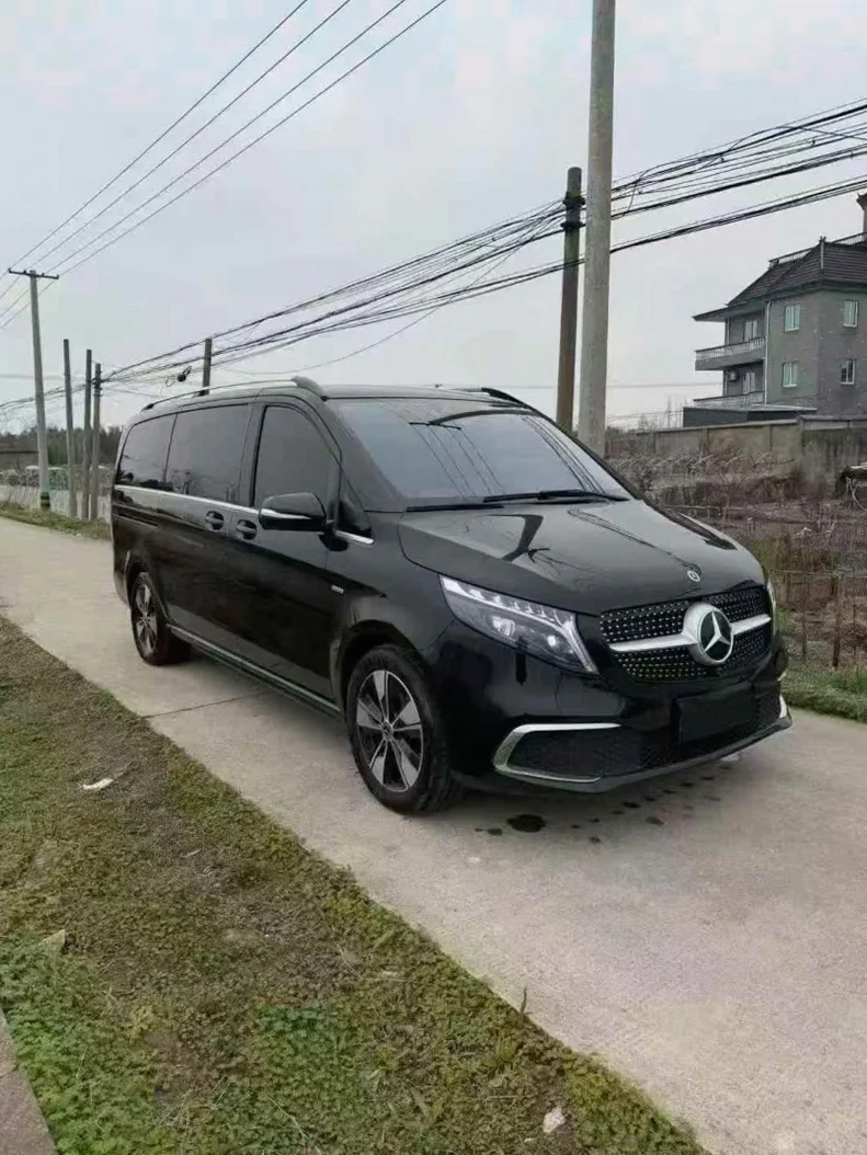 奔驰V 正面外观二