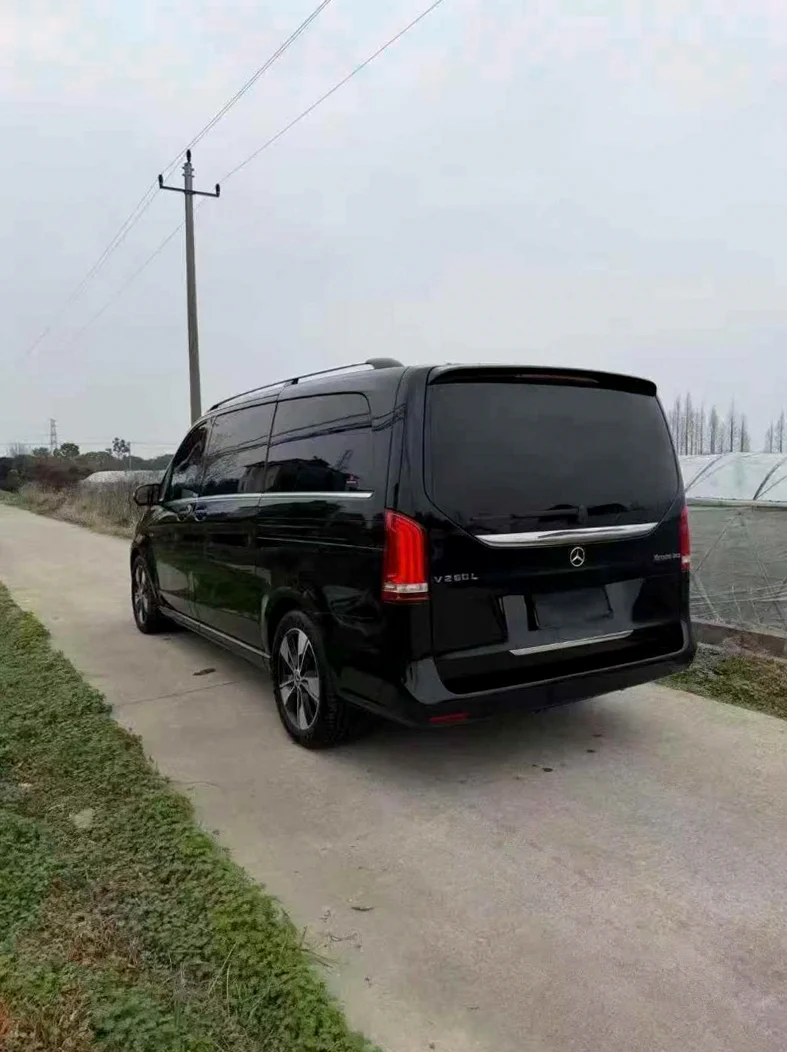 奔驰V 内饰前排