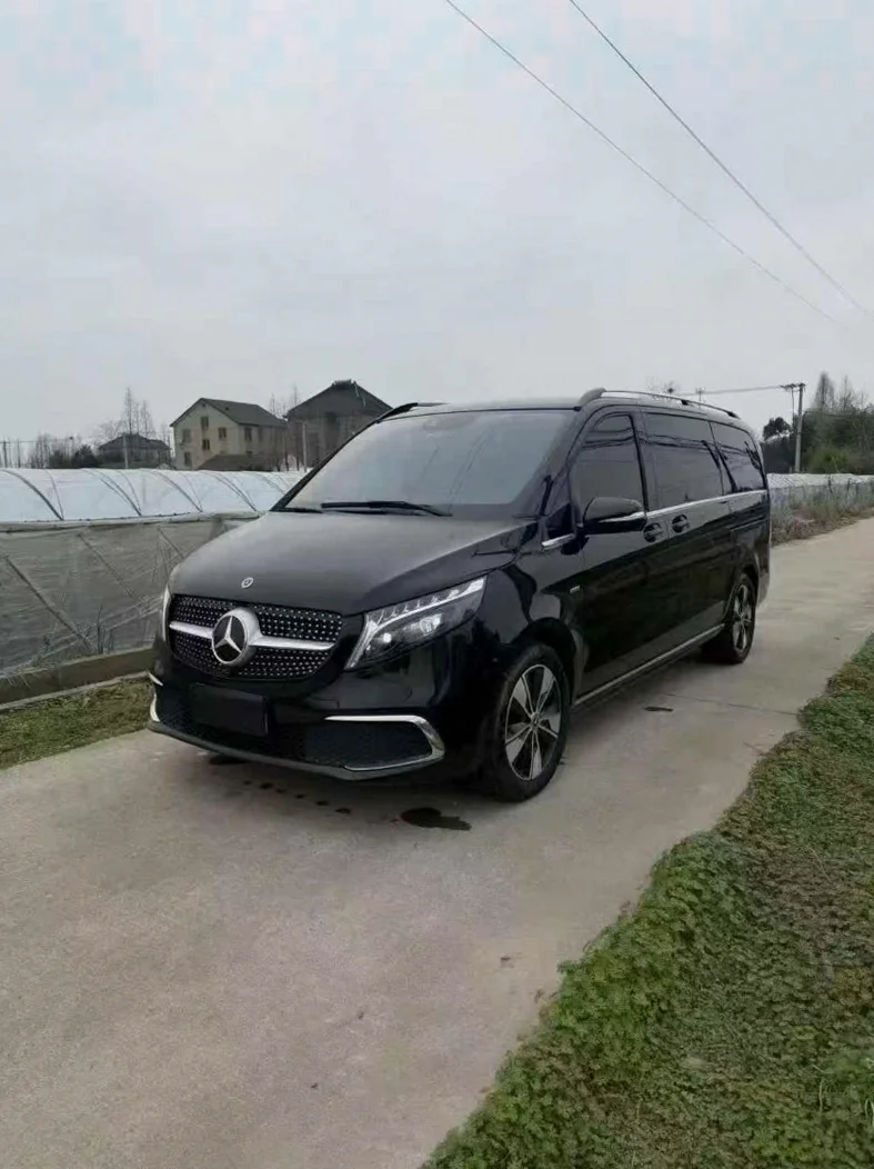 奔驰V 正面外观三