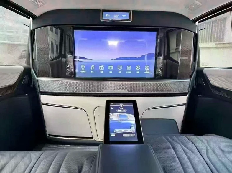 别克新世纪 后面外观二