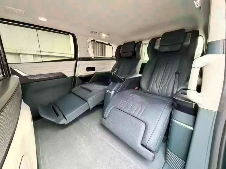 别克新世纪 后面外观一